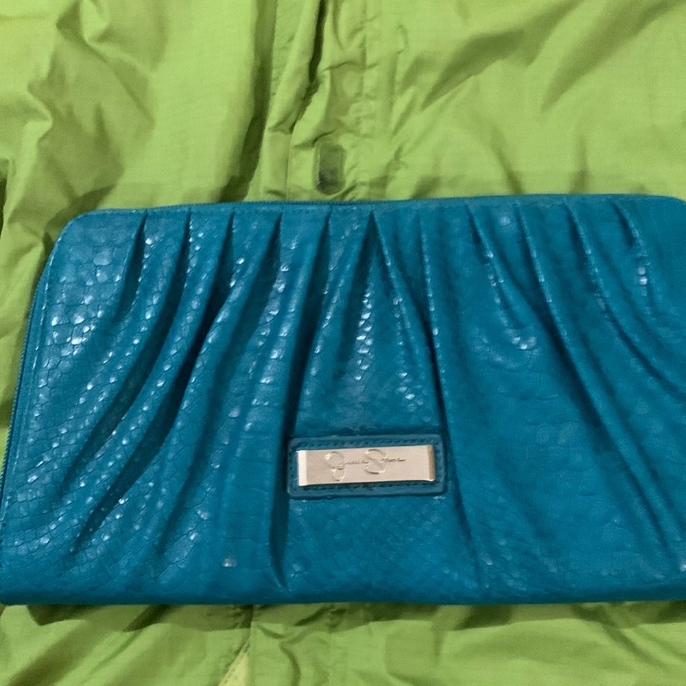 Jessica Simpson clutch
